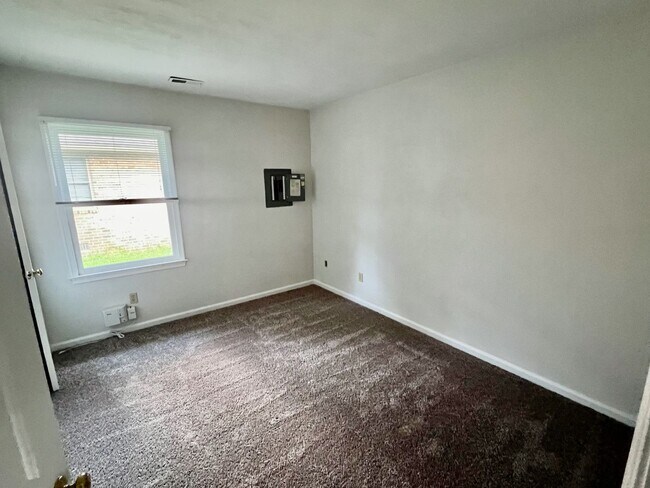 Building Photo - N Thalia Road - Duplex