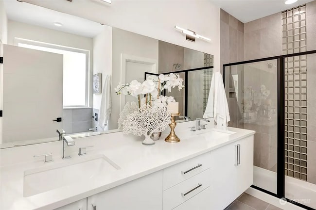 Building Photo - 17347 90th Dr NE