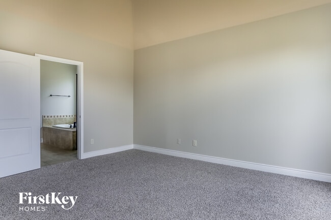 Building Photo - 102 Logan Pass Ct