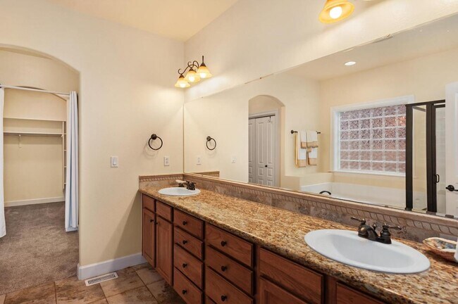 Building Photo - 3068 E Shadoweagle Dr