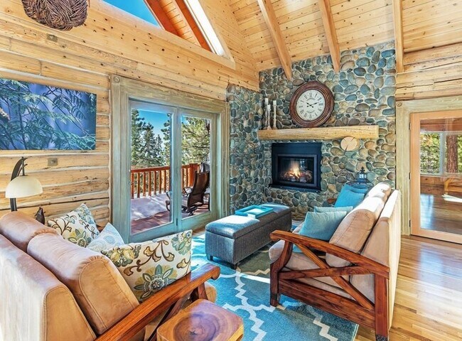 Building Photo - Charming Mountain Home