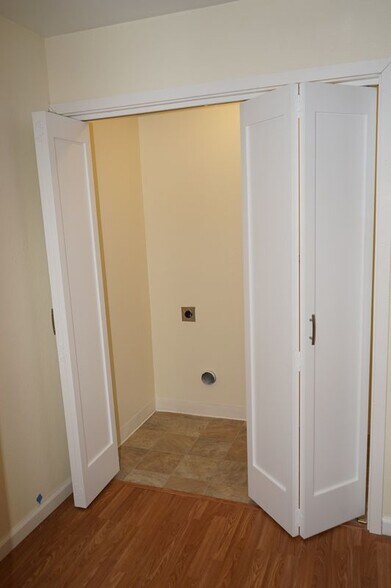 Building Photo - 547 Tawny Dr