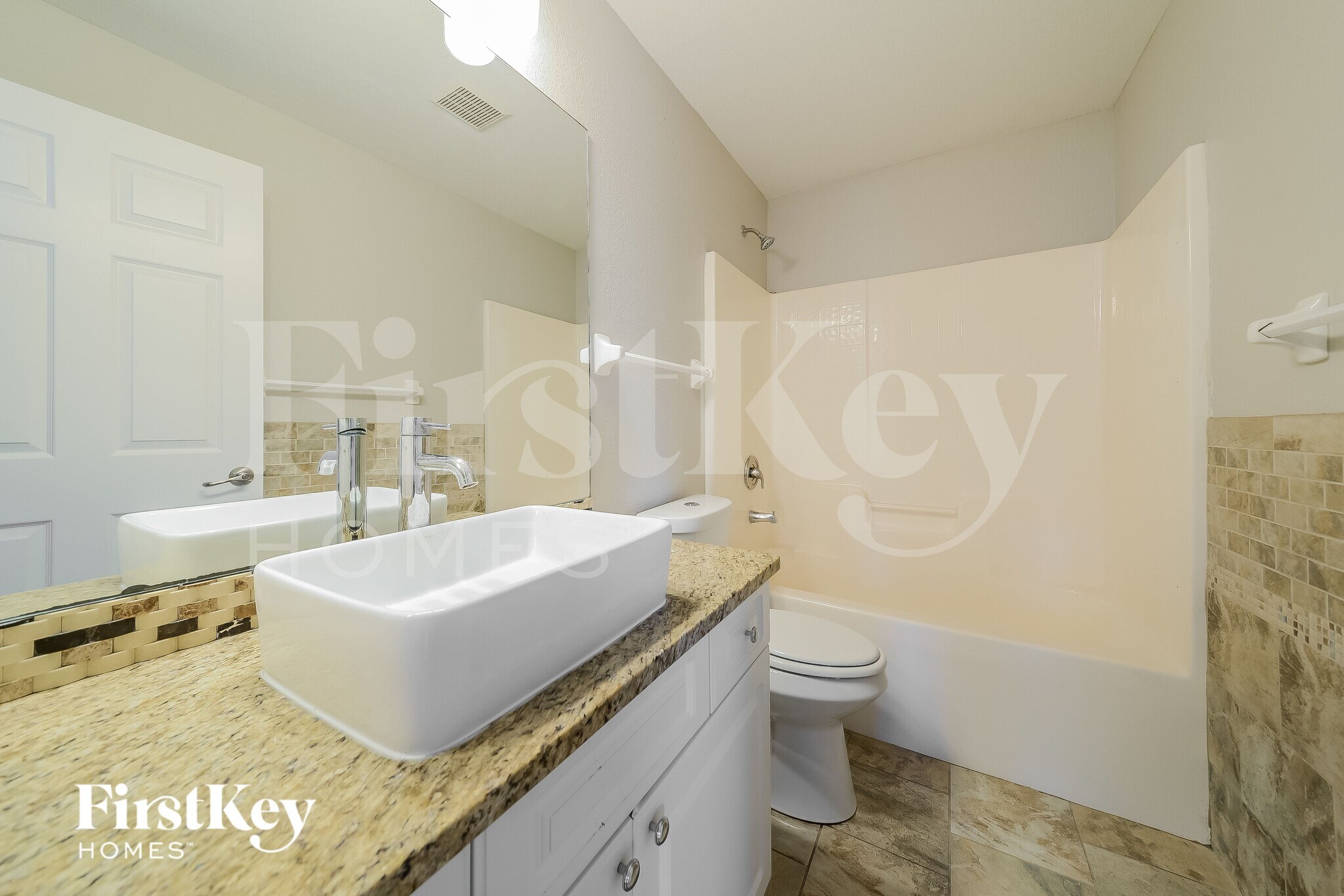 Building Photo - 6177 Hollywood Ave