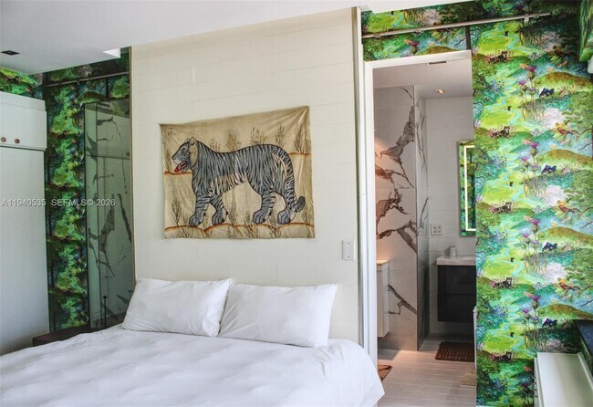 Building Photo - 4710 Pine Tree Dr