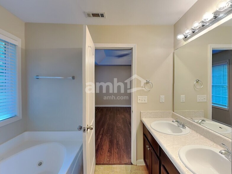 Building Photo - 2991 Leatherleaf Trl