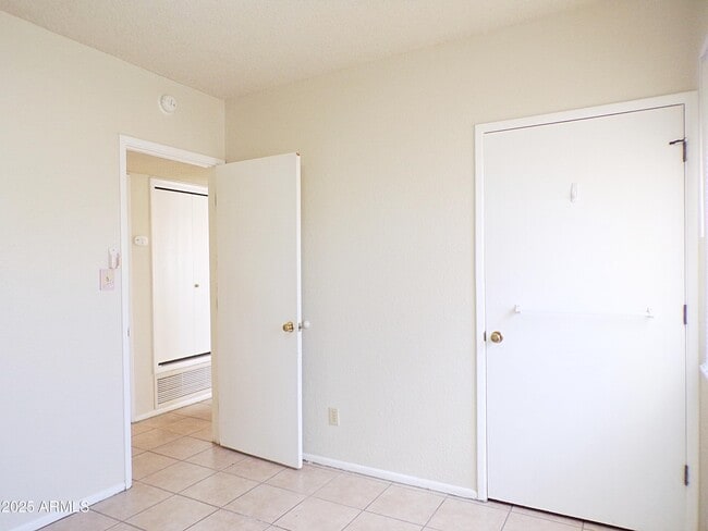Building Photo - 201 Terra Dr