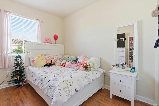 Building Photo - 165 Emerald Creek Terrace