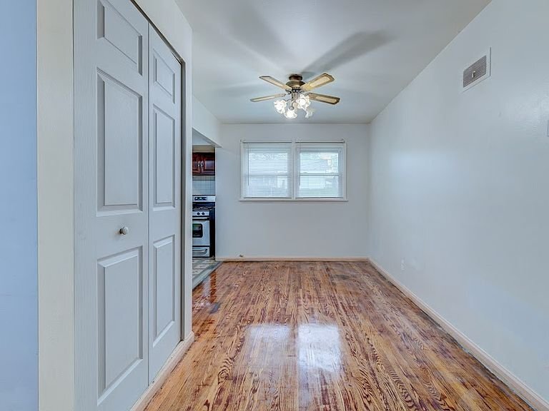 Building Photo - 4469 Mohegan Dr