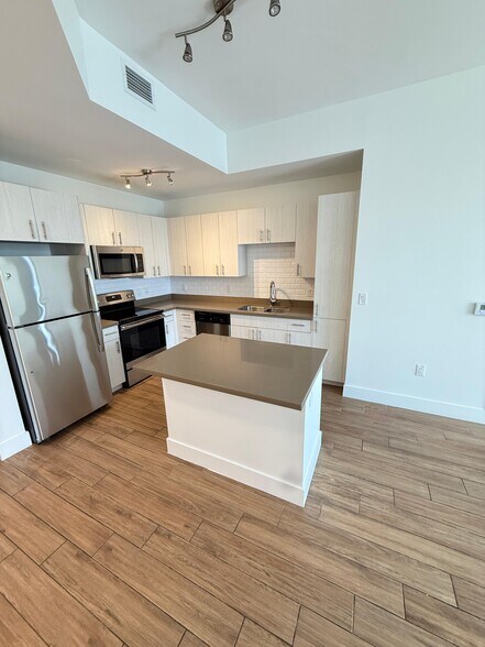 Primary Photo - 16000 NE 19th Pl