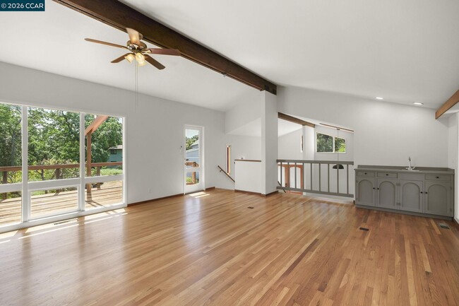 Building Photo - 165 Topaz Ln