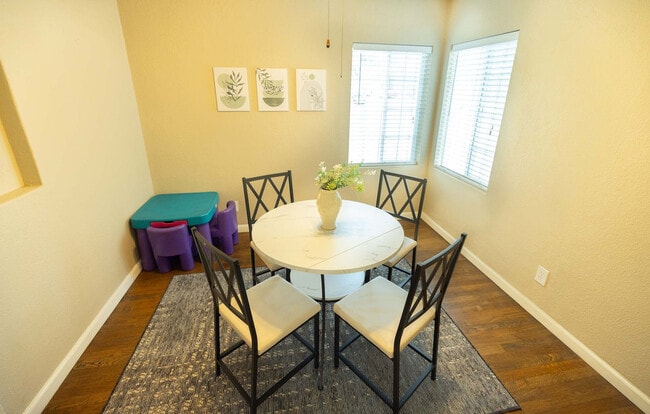 Building Photo - 240 E Hedding St