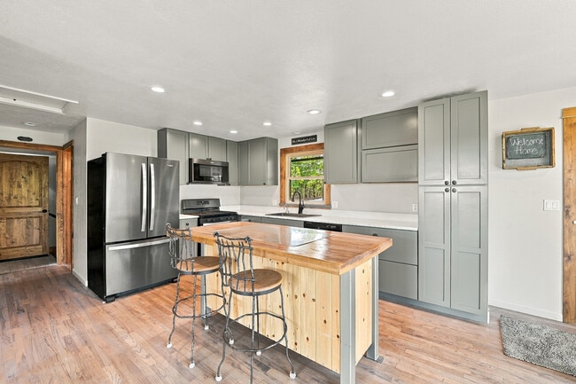 Building Photo - 9165 Jill Dr