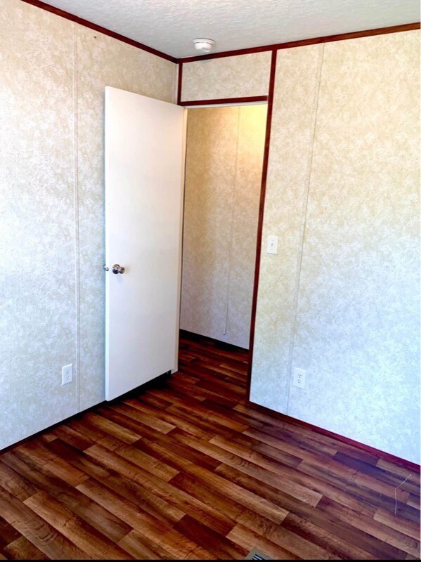 Building Photo - 104 Persimmon Dr
