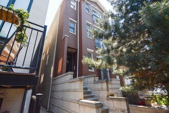 Building Photo - 819 N Wood St