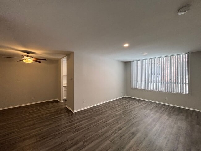 Interior Photo - 314 South Manhattan Place