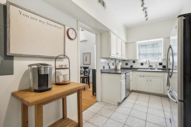 Building Photo - 4000 Purdue St