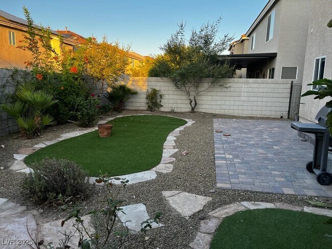 Building Photo - 1026 E Sonoran Hope Ave