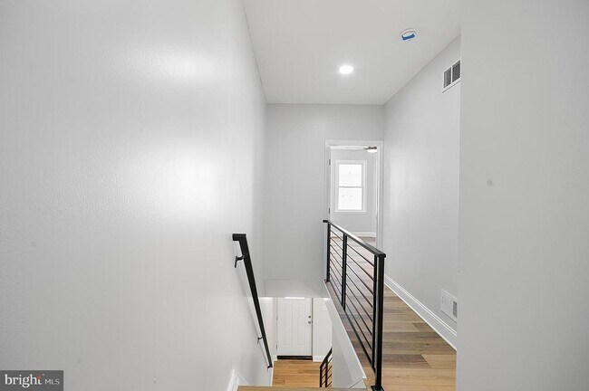 Building Photo - 5860 Osage Ave