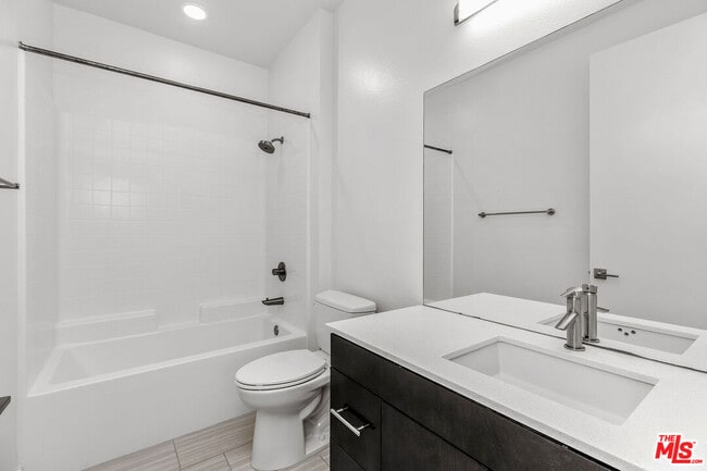 Building Photo - 2581 Arvia St