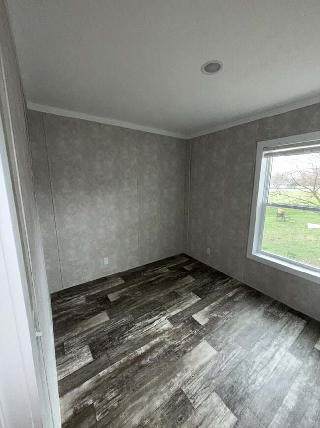 Building Photo - Charming 2-Bed, 2-Bath Mobile Home Retreat in Seneca!