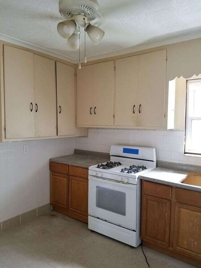 3rd Floor 1Bedroom Efficiency Apartment 431 Summer Ave Newark NJ