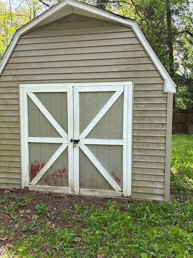 Building Photo - FRESHLY PAINTED, UPDATED BEAUTIFUL 3 BEDROOM/2 BATH HOUSE