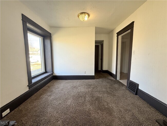 Building Photo - 1433 Kenmore Blvd