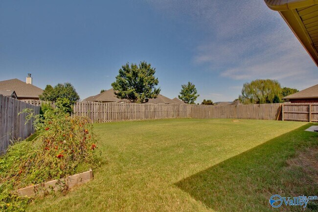 Building Photo - 5010 Montauk Trail SE