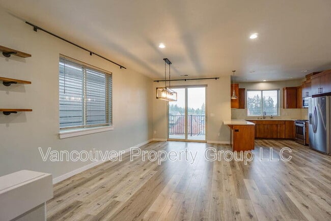 Building Photo - 13010 NE 24th Cir