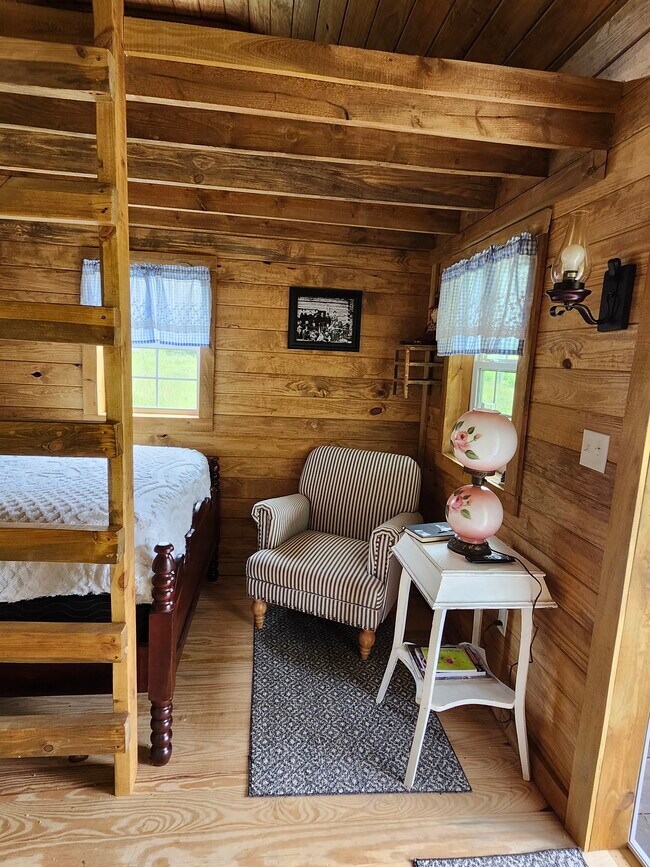 Building Photo - 5269 Vardy Blackwater Rd