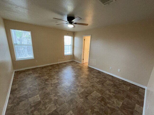 Building Photo - 2707 Casey Dr