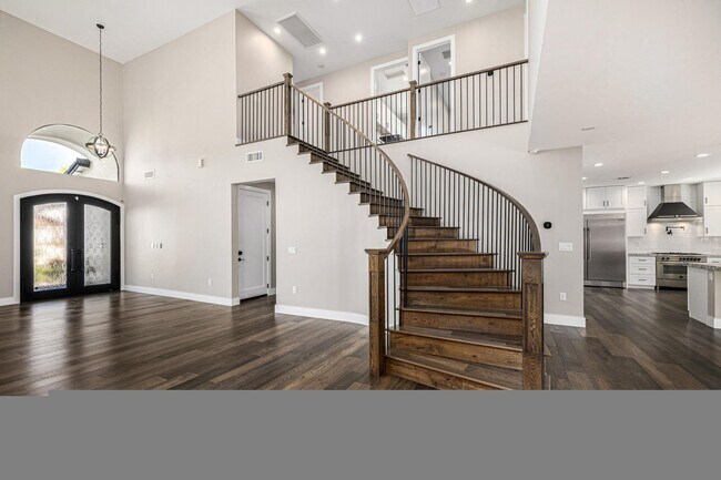 Building Photo - 3821 E Devonshire Ave