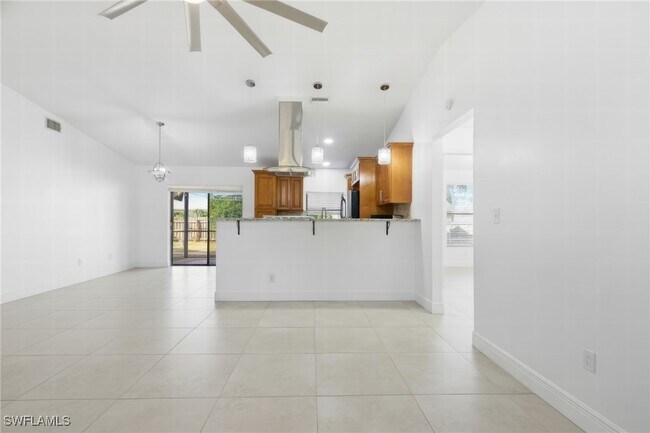 Building Photo - 18554 Zinnia Rd