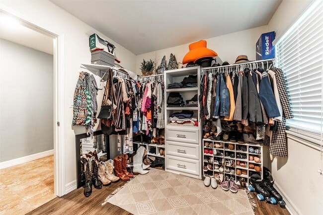 Building Photo - 11 10th Ave N