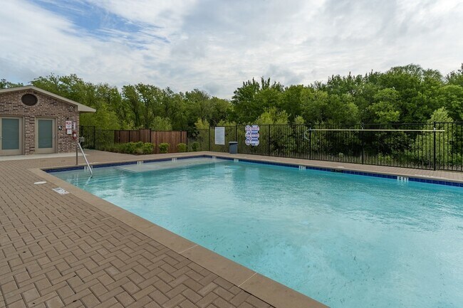 Building Photo - 5917 Bellflower Dr