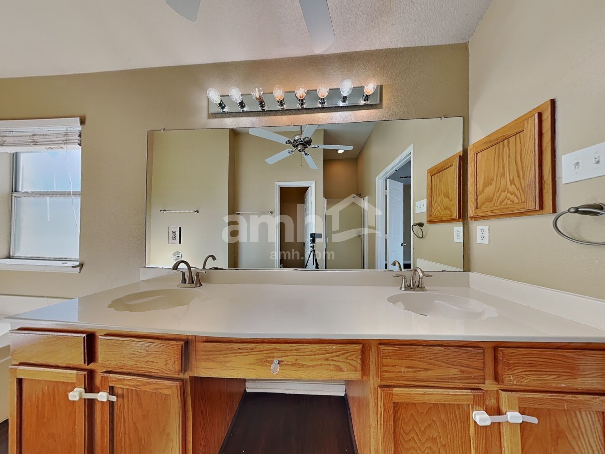 Building Photo - 1606 Windcastle Dr