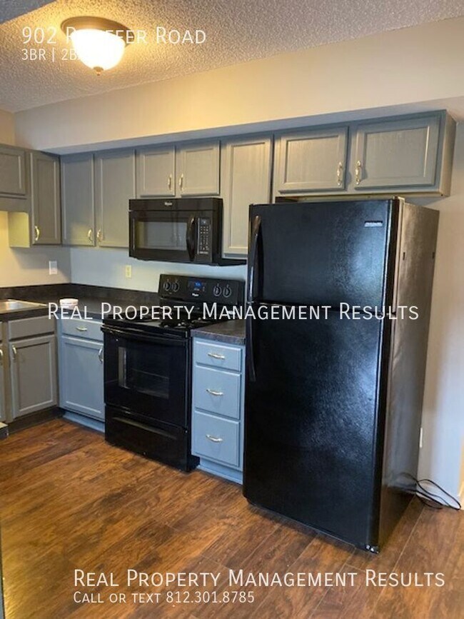 Building Photo - 902 Pfeiffer Rd