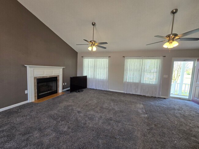 Building Photo - Just Minutes to the USCG Base Like New 3 Bed, 2 Bath Ranch