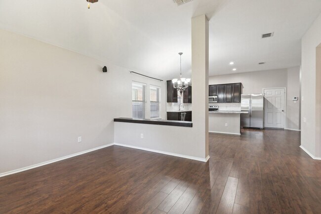 Building Photo - 4 Bedroom Single Family in Crossroads