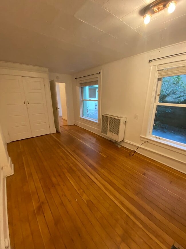 Building Photo - 2190 W Burnside, #2