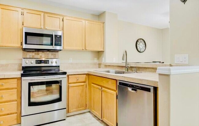 Building Photo - 6444 NW Starflower Dr