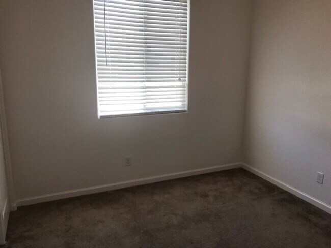 Building Photo - 1704 Brodea Ln