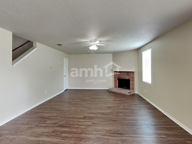 Building Photo - 16508 Jasmine Springs Dr