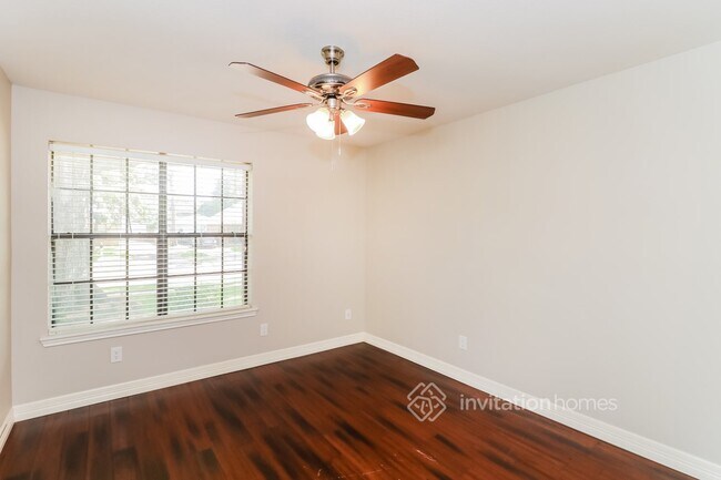 Building Photo - 15522 4 Leaf Dr