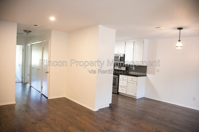 Building Photo - 584 Doyle Ln