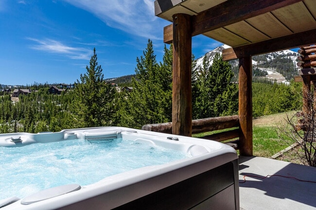 Building Photo - 4 Lower Saddle Ridge Rd