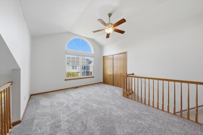 Building Photo - 16051 Laurel Dr