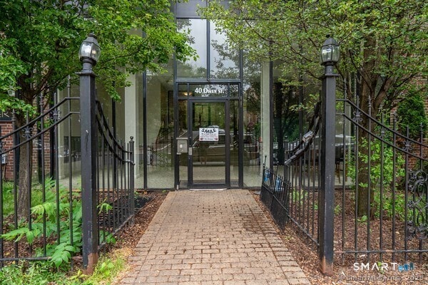 Building Photo - 40 Owen St