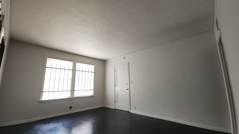 Building Photo - 519 W 23rd St