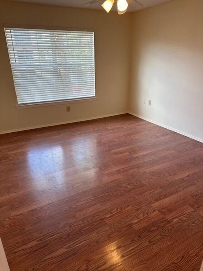 Building Photo - 1222 Bermuda Lakes Ln